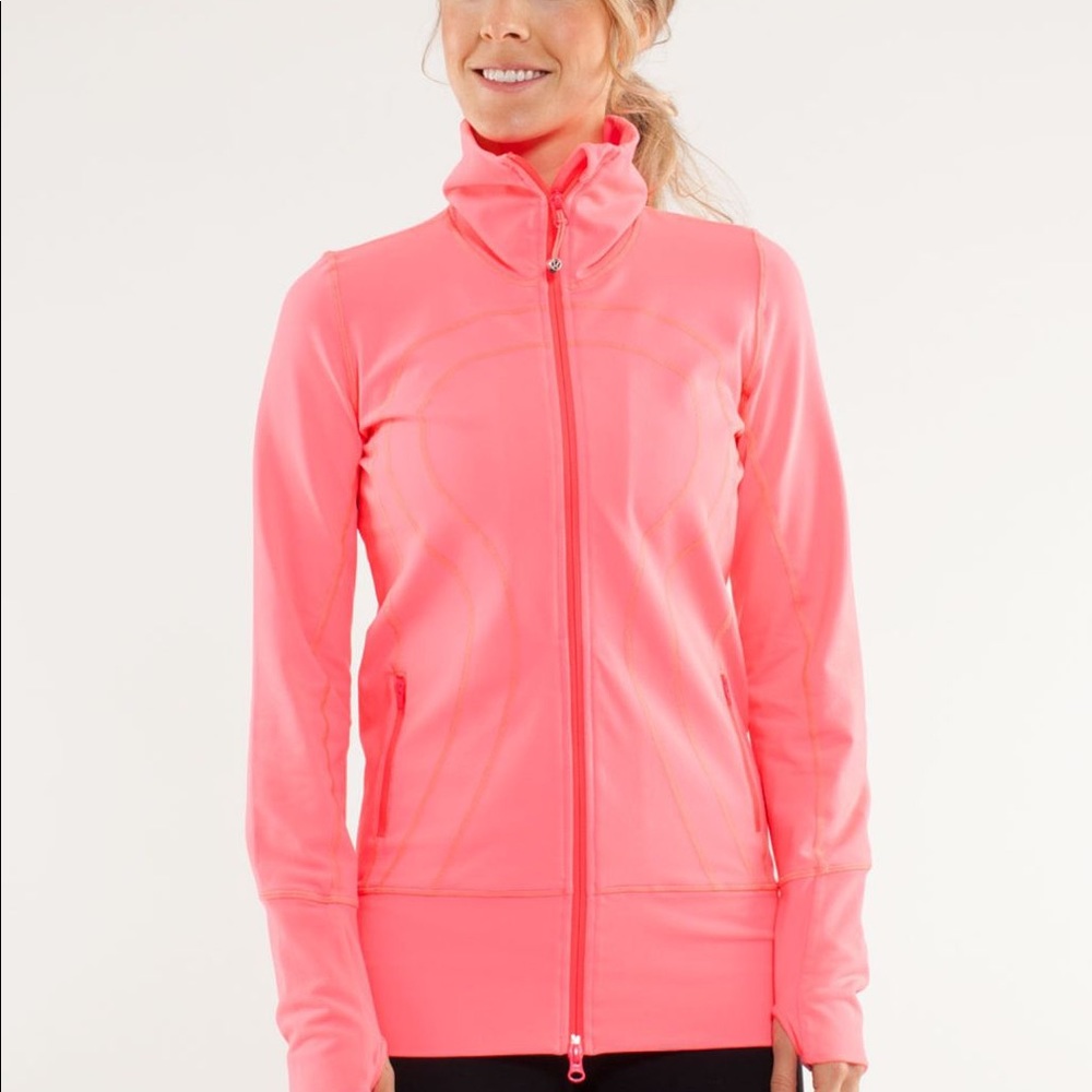 Lululemon In Stride Jacket Sz 4
Flash Light